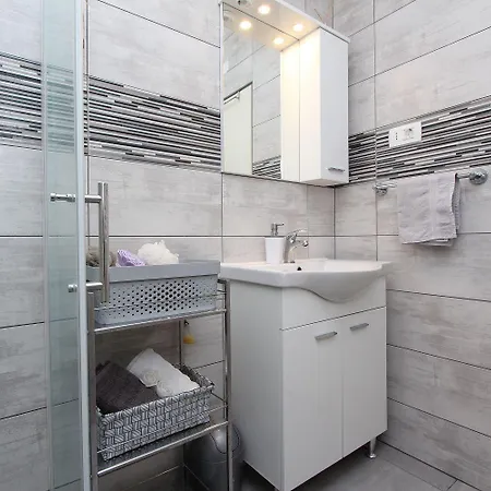 Апартаменты Modernes Mit Charmanter Terrasse, Privatparkplatz, Klima, Wifi *
