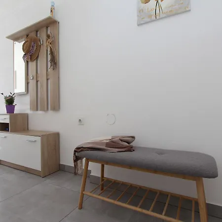 Modernes Mit Charmanter Terrasse, Privatparkplatz, Klima, Wifi * Rovinj