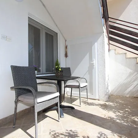 Modernes Mit Charmanter Terrasse, Privatparkplatz, Klima, Wifi Apartamento *