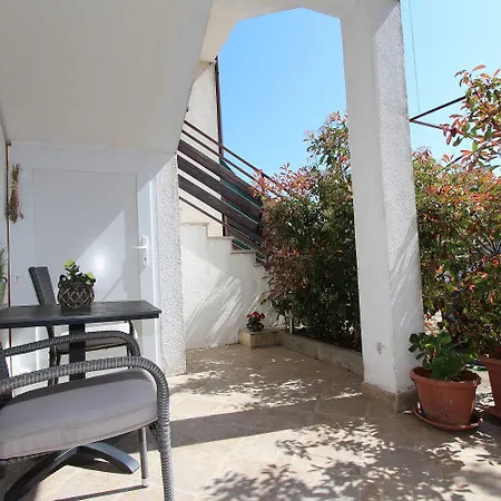 Modernes Mit Charmanter Terrasse, Privatparkplatz, Klima, Wifi Apartamento Rovinj