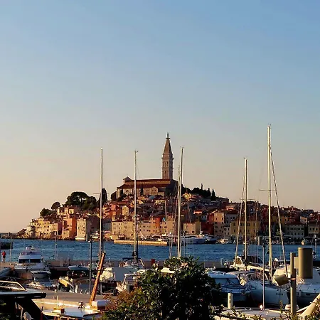 Modernes Mit Charmanter Terrasse, Privatparkplatz, Klima, Wifi Apartamento Rovinj