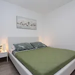 Modernes Mit Charmanter Terrasse, Privatparkplatz, Klima, Wifi روفينج