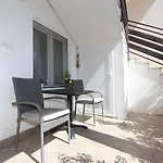 Modernes Mit Charmanter Terrasse, Privatparkplatz, Klima, Wifi شقة *